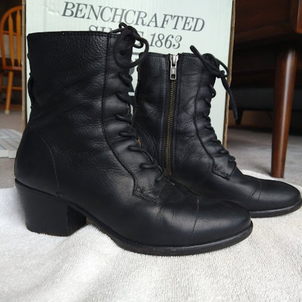Frye Courtney lace up boot Womens 6.5US